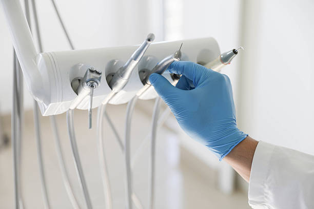 Professional Emergency Dentist technician working in Sylvan Lake, MI